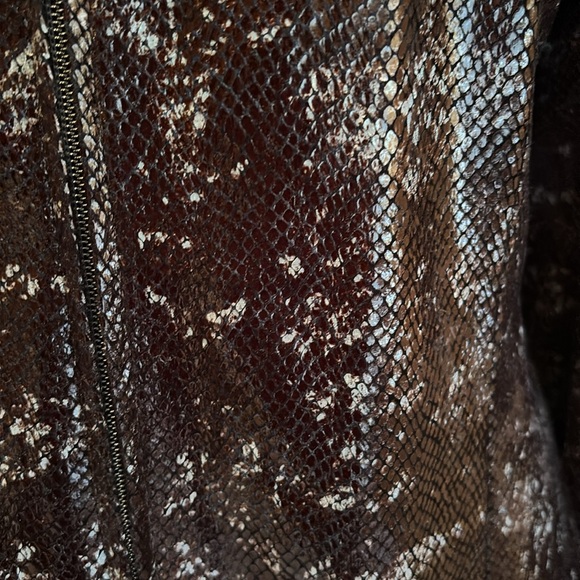 TOWN & TRAVEL faux snakeskin jacket - Picture 3 of 7